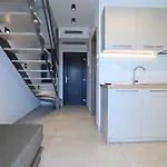 Tres V & Hotel apartamentowy Stavros (Thessaloniki)