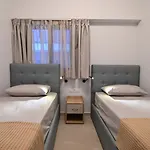 Tres V & Hotel apartamentowy Stavros (Thessaloniki)