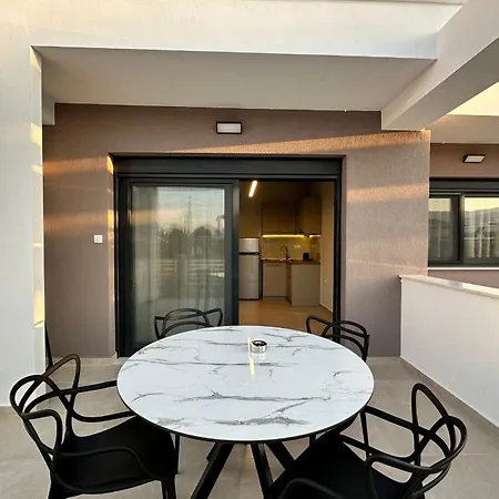 Tres V & Aparthotel 3*