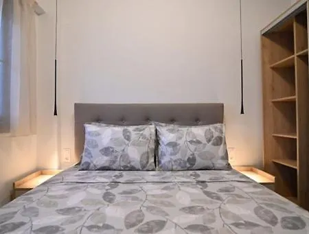 Aparthotel Tres V & 3*