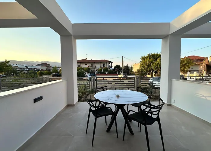 Tres V & Hotel apartamentowy Stavros (Thessaloniki)