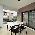 Tres V & Stavros (Thessaloniki)